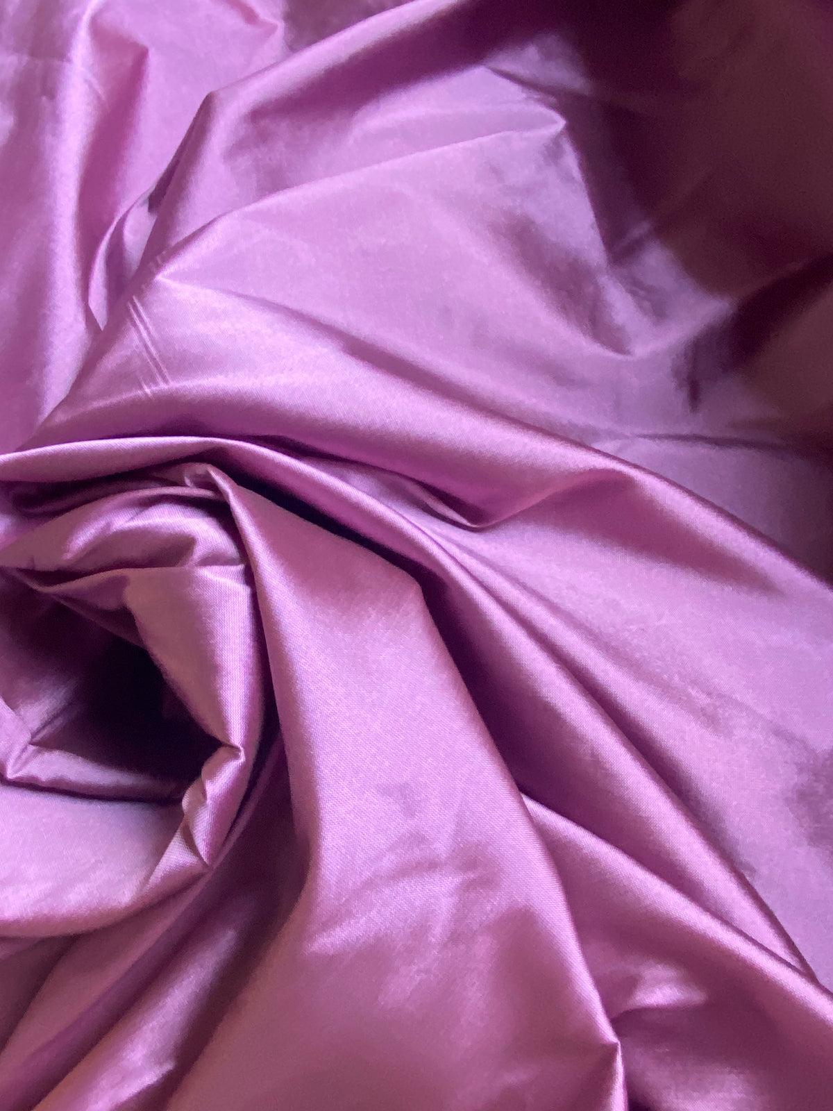NEW Lady Frank Light Designer “Faux Silk” Taffeta Fabric Made in Italy Orchid Pink with Black Iridescence - Fancy Styles Fabric Pierre Frey Lee Jofa Brunschwig & Fils