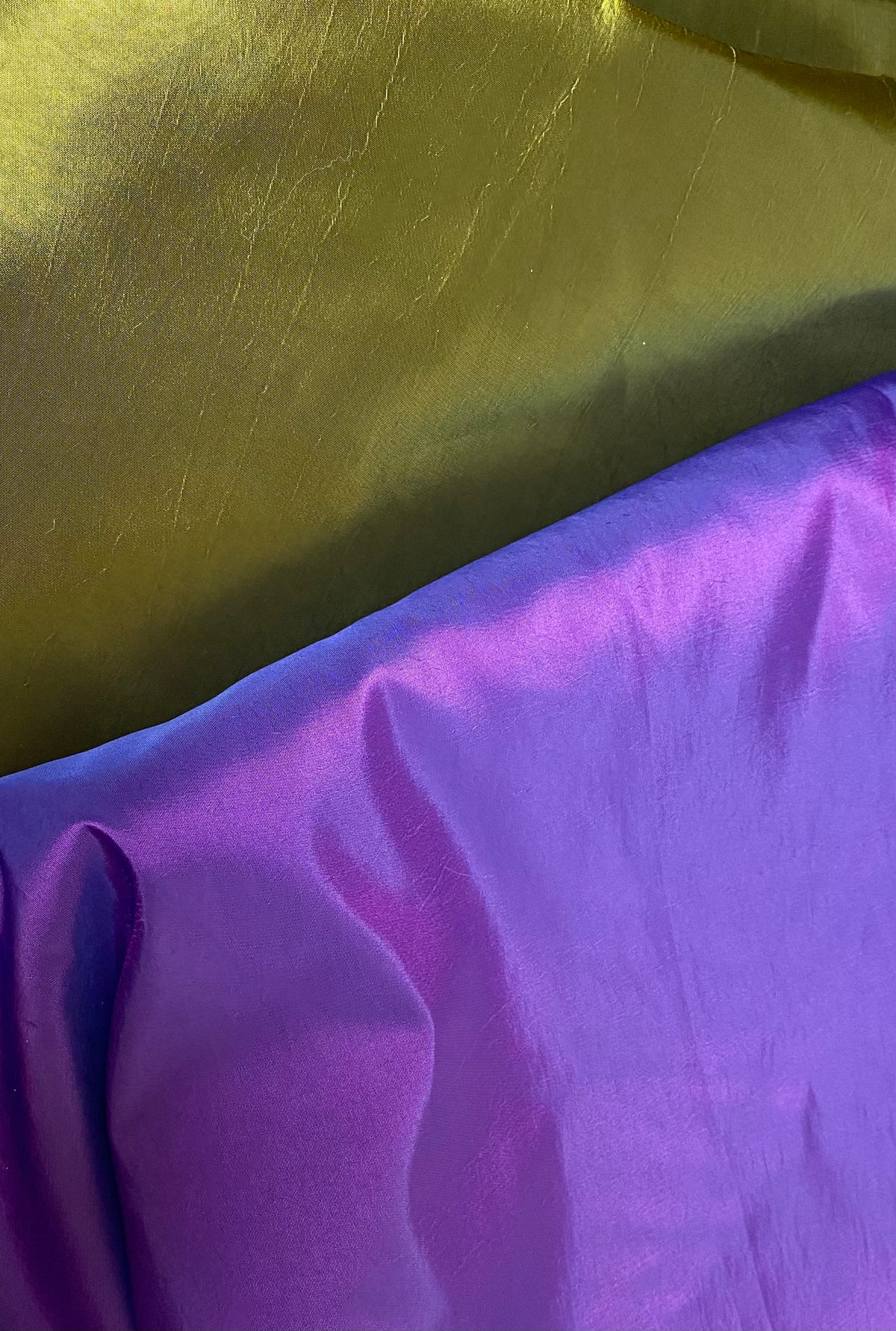 NEW Queen Unn "Faux Silk" Taffeta Solid Magenta with Blue Iridescence - Fancy Styles Fabric Pierre Frey Lee Jofa Brunschwig & Fils