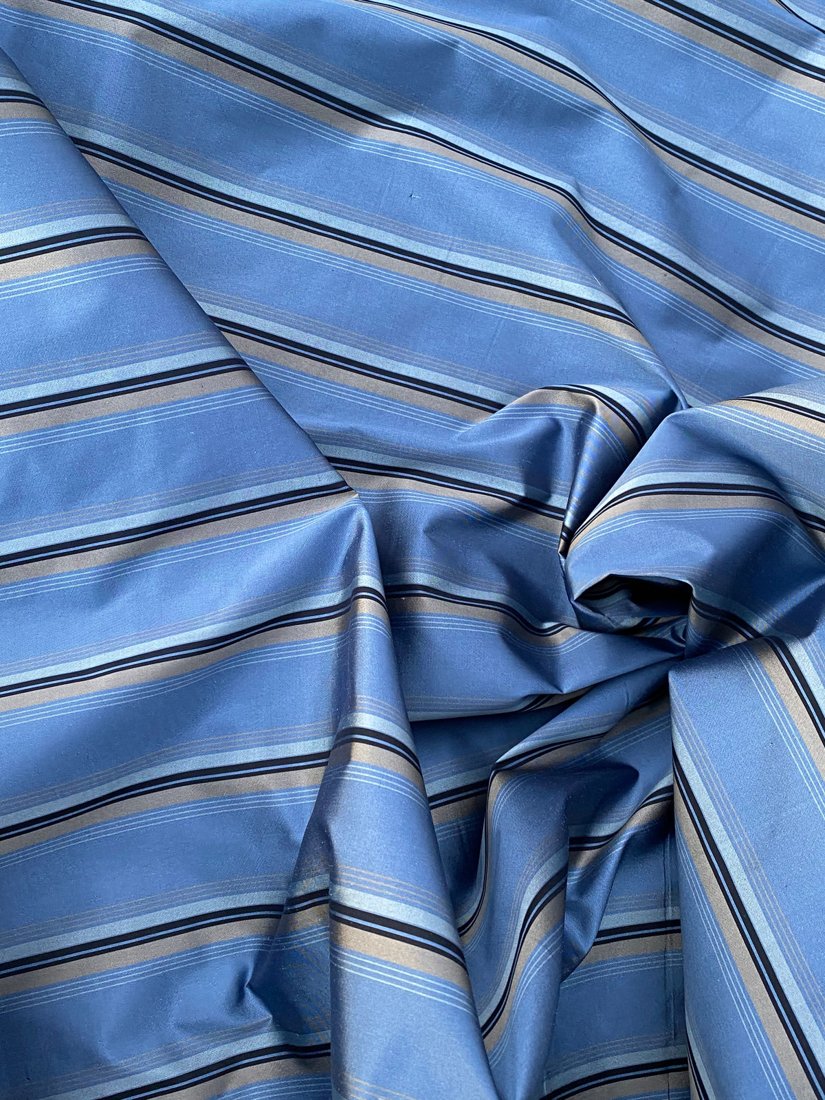 NEW Countess Shannon Designer 100% Silk Taffeta Blue Horizontal Stripe Fabric - Fancy Styles Fabric Pierre Frey Lee Jofa Brunschwig & Fils