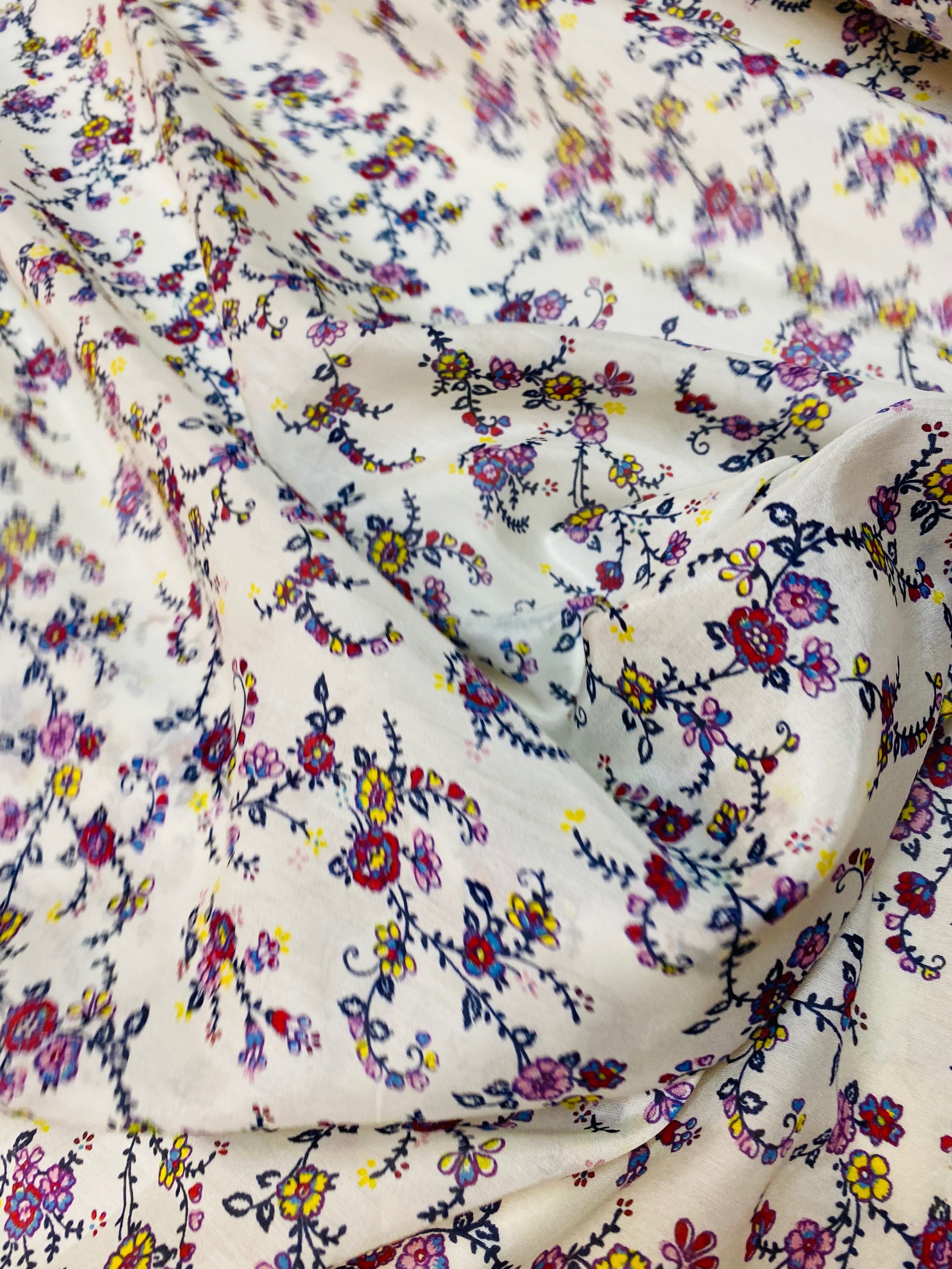 Jennfabric Soft White Floral Print Chiffon Fabric for Dress Shirts