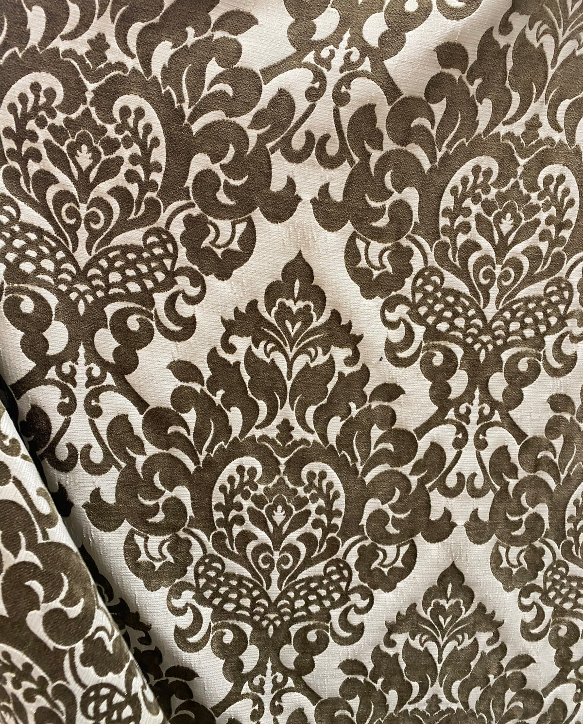 NEW! Queen Letty Made In Italy Velvet Fabric- Medallion - Upholstery - Fancy Styles Fabric Pierre Frey Lee Jofa Brunschwig & Fils